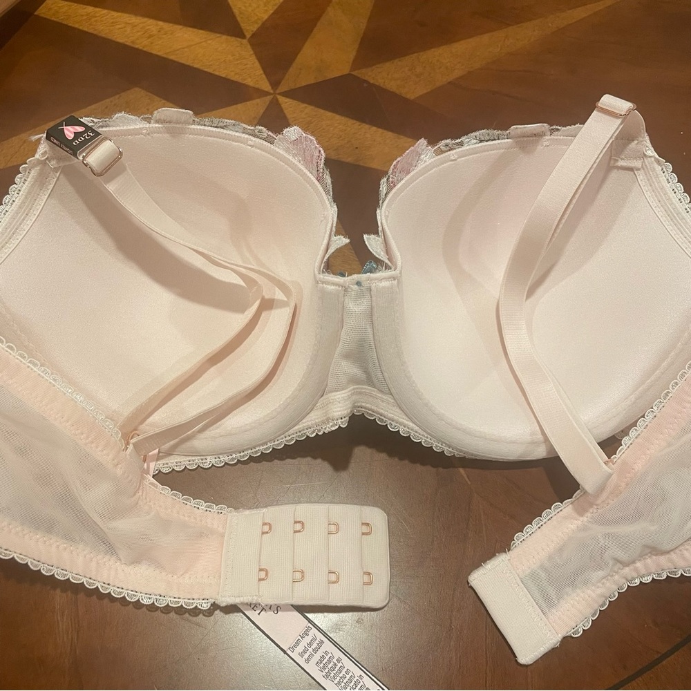 Victoria secret dream angel lined Demi - Picture 4 of 5